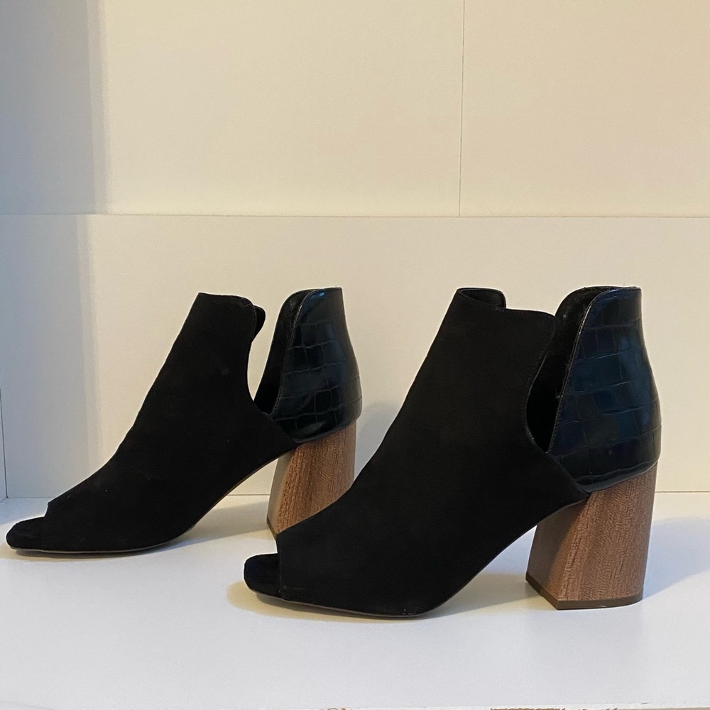 Open toed boots, size 7